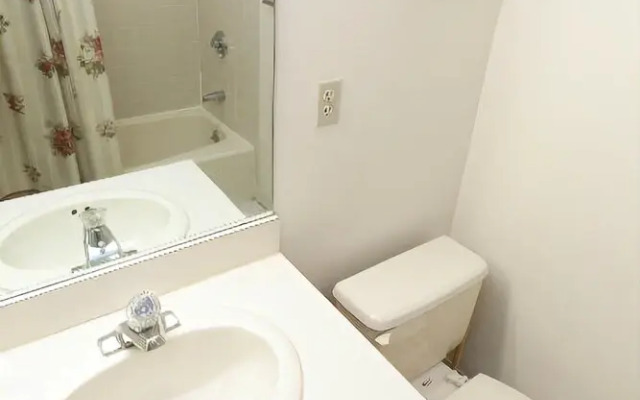 69 Middlecott - 2 Bedroom Condo
