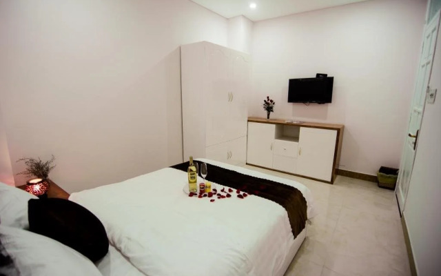Rose Hotel