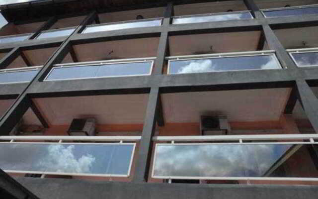 Отель Residence Saint-Jacques Brazzaville Республика Конго, Браззавиль - отзывы, цены и фото номеров - забронировать отель Residence Saint-Jacques Brazzaville онлайн вид на фасад