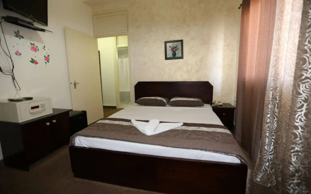 Victoria Hotel