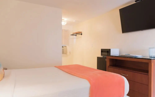 Broadway Court Motel