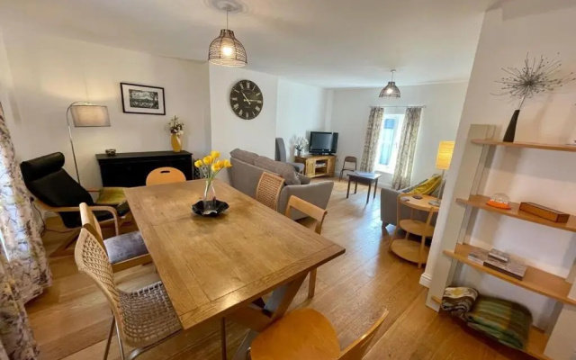 The Knots-Spacious 3 bedroom apartment in Bridport
