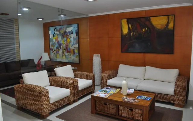POMPATAO Apartamentos y Suites