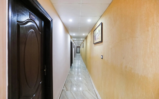 OYO 72993 Hotel The  Gold