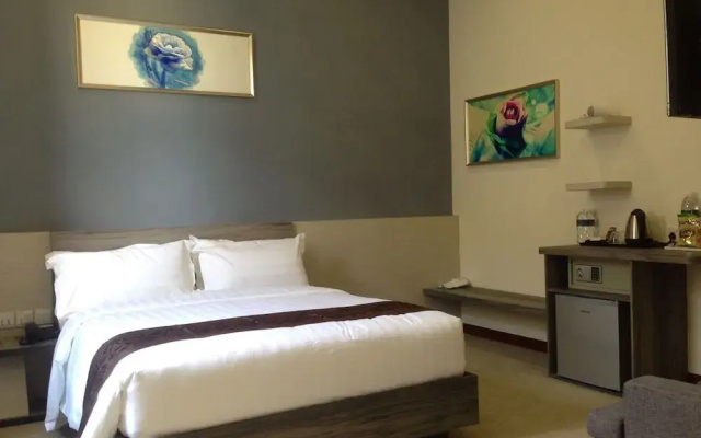 Green Rose Hotel