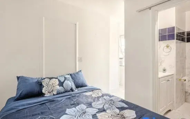 Room-small Cozy Apartment