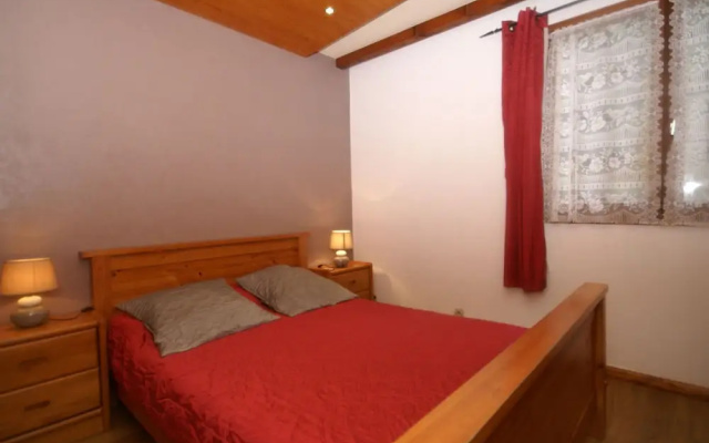 Quaint Chalet in Ventron With Roofed Terrace