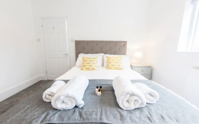 Newly Refurbished, Stylish 1BR Flat in Fulham