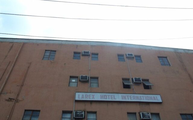 Larex International Hotel вид на фасад