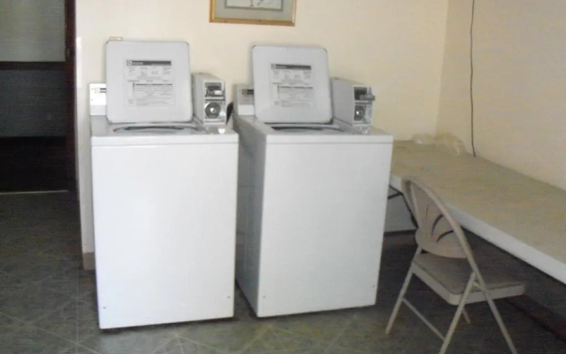 Budget Inn & Suites