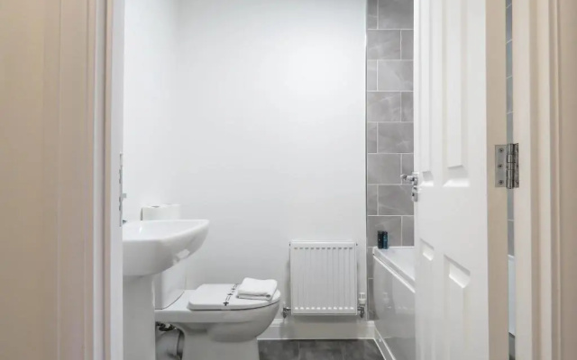 Tudors eSuites 5 Bed House