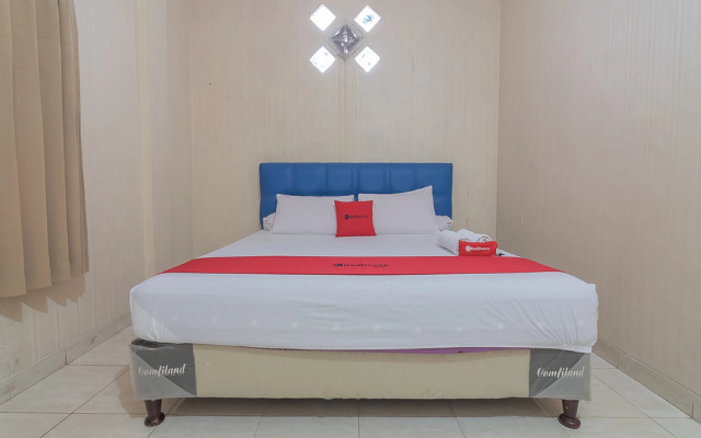 RedDoorz Syariah near Terminal Batu Ampar 2