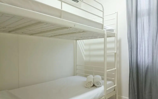 Comfortable And Tidy 2Br At Vida View Apartment