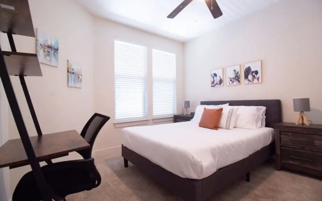 Revive Tanglewood Stunning 2BR in Uptown Houston
