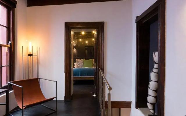 Central Cape Town, Stylish Home, with Private Courtyard