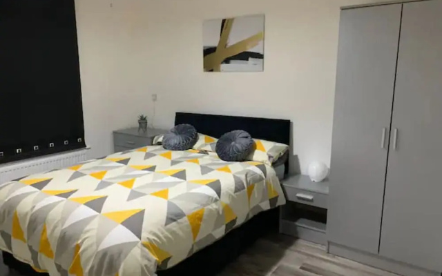 ✰Convenient 2 Bedroom Apt Close To Centre - Parking✰