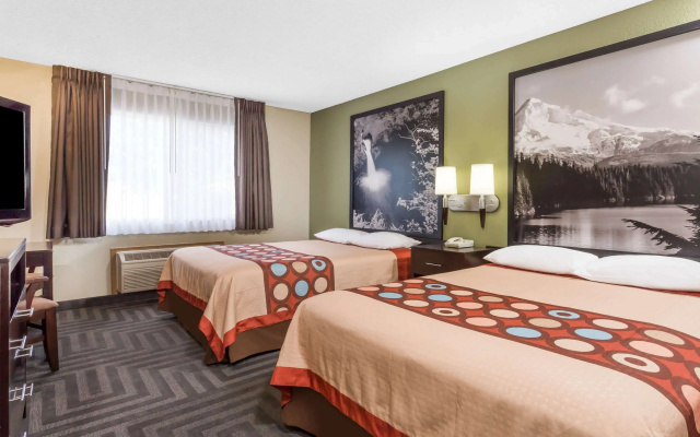 Super 8 by Wyndham LaGrande