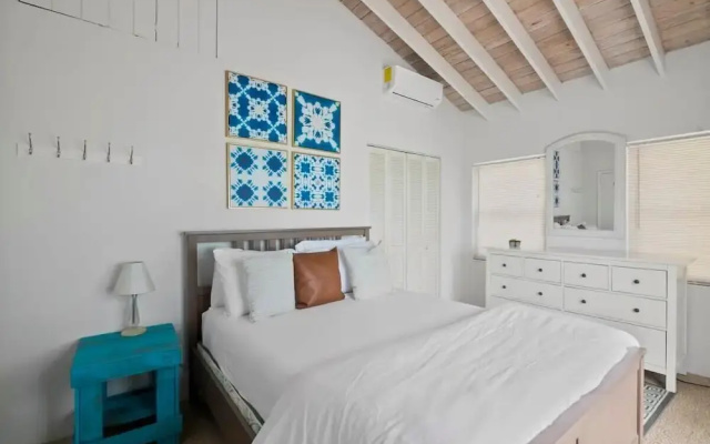 Beachfront White Palm Villa - Tar Bay