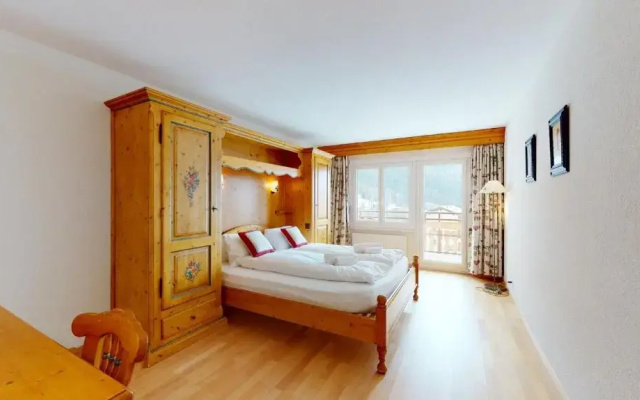 Gonenstein Residence in Leukerbad, entire apartment/studio with balcony