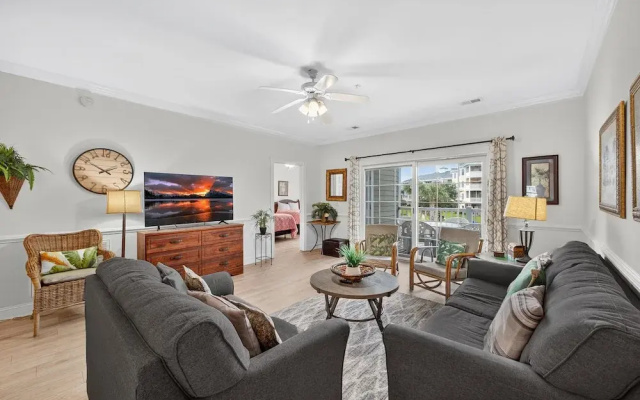 Magnolia Pointe Luster Leaf 4895-203