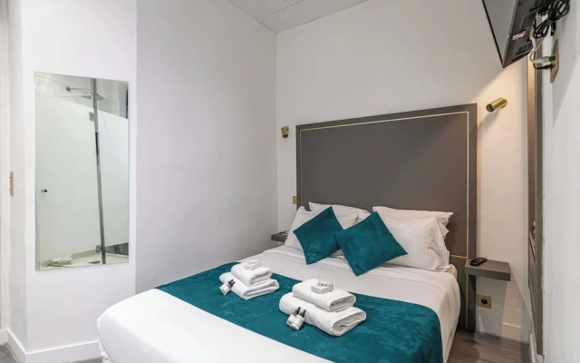 Hotel Avaton - Deluxe Bedroom - Cannes Palais