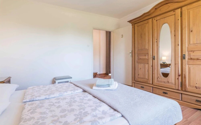 Stunning Home in Kuzinici With Wifi and 5 Bedrooms