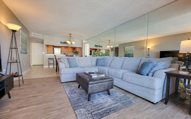 1201 South Hampton 2 Bedroom Condo