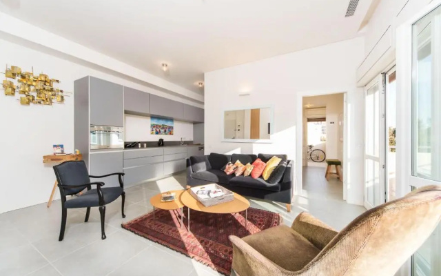 Stunning 1Bd w/ Balcony by Sea N' Rent