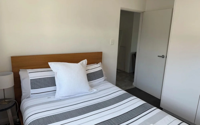 Manly 3 Bedroom Home - Upper Duplex
