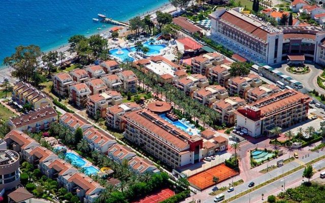 Crystal Aura Beach Resort & Spa – All Inclusive Турция, Кемер - 4 отзыва об отеле, цены и фото номеров - забронировать отель Crystal Aura Beach Resort & Spa – All Inclusive онлайн вид на фасад