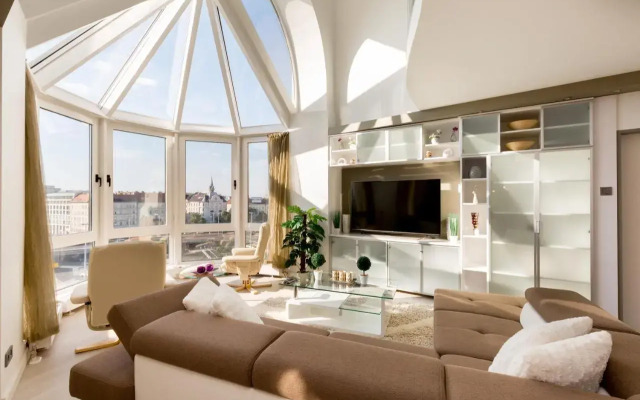 Panorama Dream Home w 3BDR, A/C, Garage & Jacuzzi