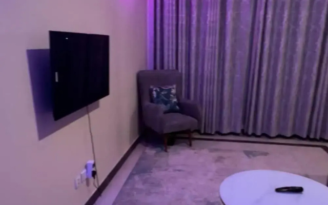 1 Bed Apt Sleeps 2 - Indoor Pool - Enclosed Garden