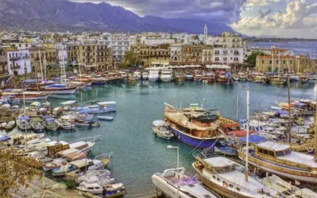Central Girne Studio Flat with Rooftop Pool