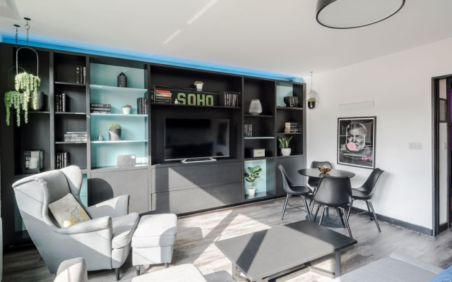 The Slaycation Crib: Stylish London Retreat By