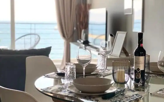 Seafront Kalamata Haven - Blue Luxury Suite