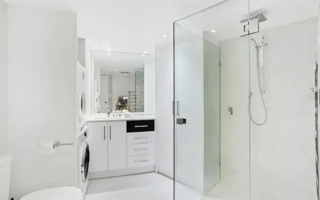 Comfy 2-bed With Pool and Secure Parking