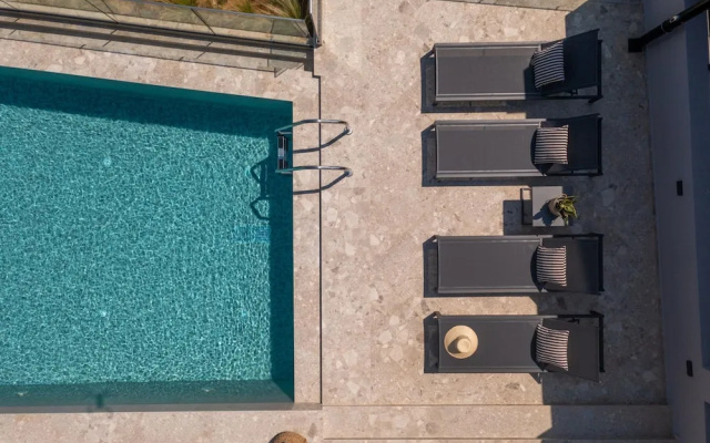 Villa Onyx - With Private Heated Pool