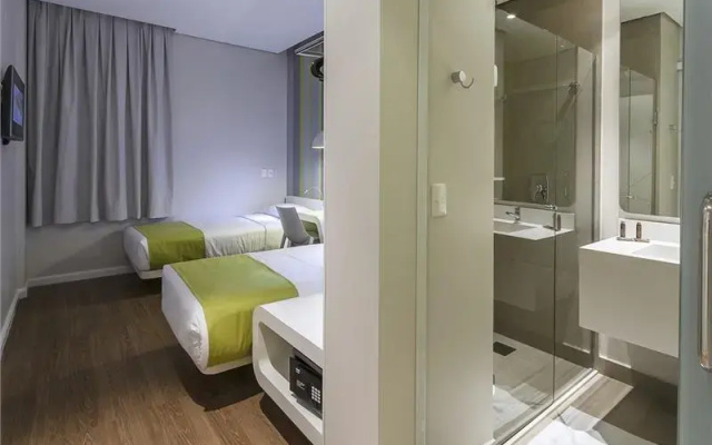 Dmax Hotel