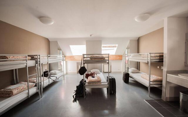 Отель Jacques Brel Youth Hostel Бельгия, Брюссель - отзывы, цены и фото номеров - забронировать отель Jacques Brel Youth Hostel онлайн комната для гостей