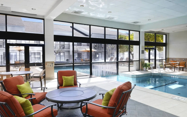 Courtyard by Marriott Dallas Arlington/Entertainment Dist
