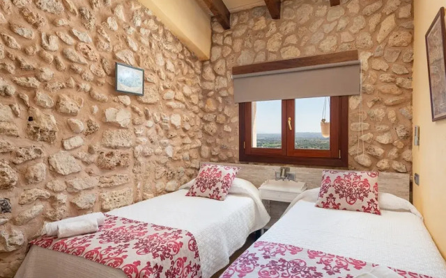 Villa in Buger With Pool & Mountain Views