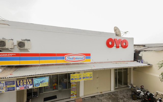 OYO 779 Mn One Residence Near Rs Jakarta Islamic