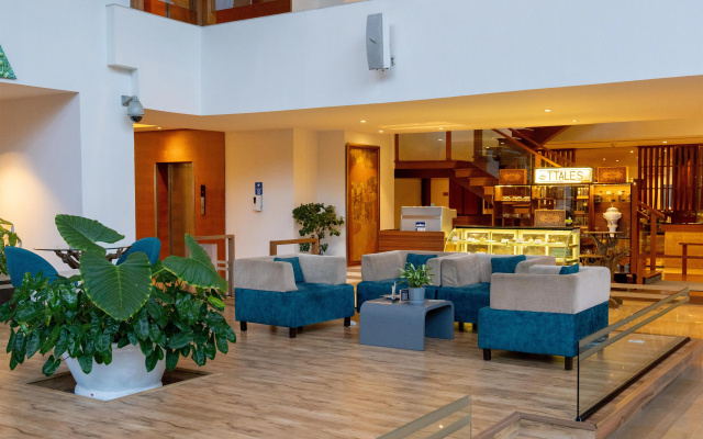 Radisson Blu Plaza Hotel Hyderabad Banjara Hills