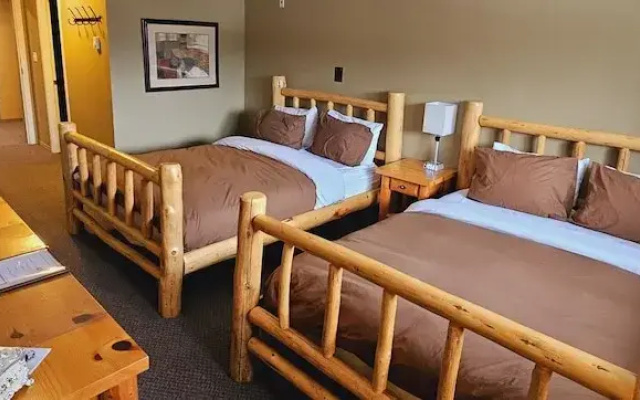 Raven's Nest Hotel
