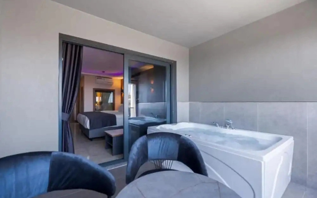 Club Robi̇n Hood Hotel