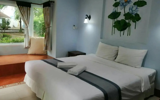 Baan Montra Beach Resort