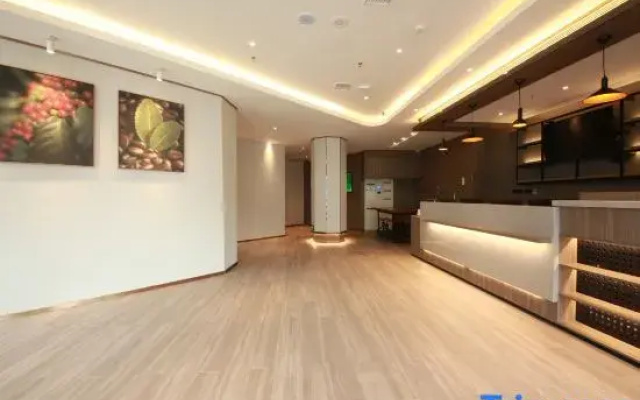 HanTing Hotel (Shenyang Jiangdong Street Subway Station)