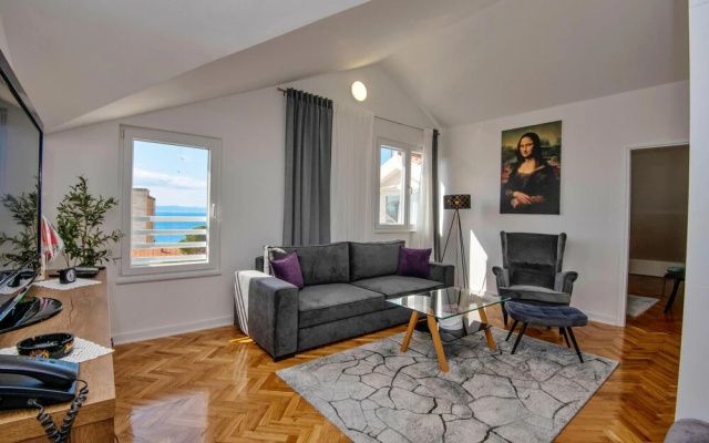 Beautiful Apartment in Makarska With Wifi and 2 Bedrooms