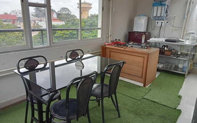 Minimal Poshtel