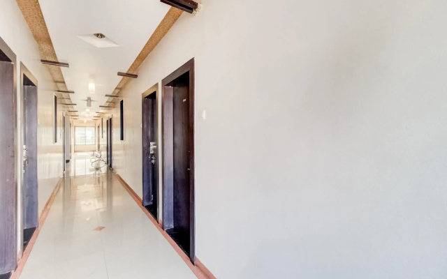 Warunase Palace by OYO Rooms